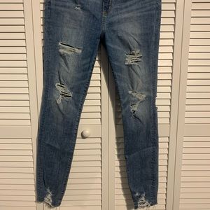 Distressed skinny jeans